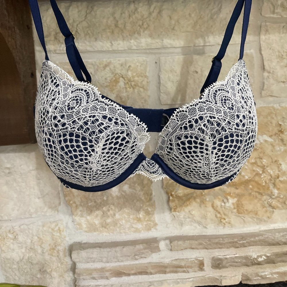 Victoria's Secret Very Sexy Push up Bra 34DD